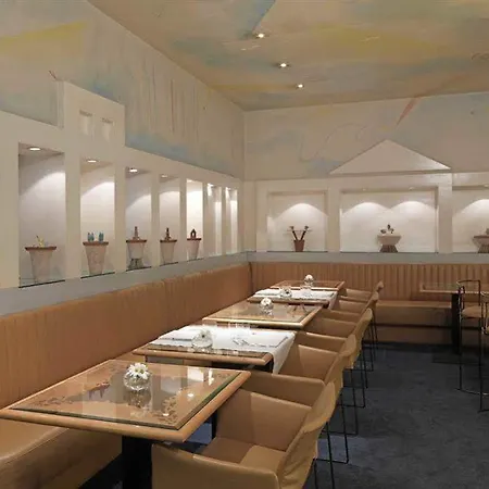 斯帕达里大教堂酒店 酒店 4*